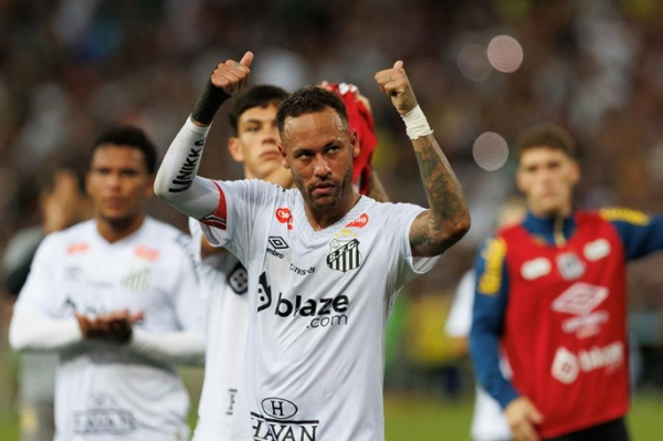 Neymar leads Santos to crucial 3-0 victory Neymar leads Santos to crucial 3-0 victory