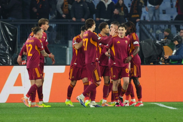 Stuttgart hopes of last 16 spot takes blow in defeat to Roma Stuttgart hopes of last 16 spot takes blow in defeat to Roma