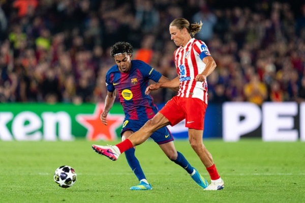 Atletico beat 10-man Barcelona in CL quarterfinal first leg Atletico beat 10-man Barcelona in CL quarterfinal first leg