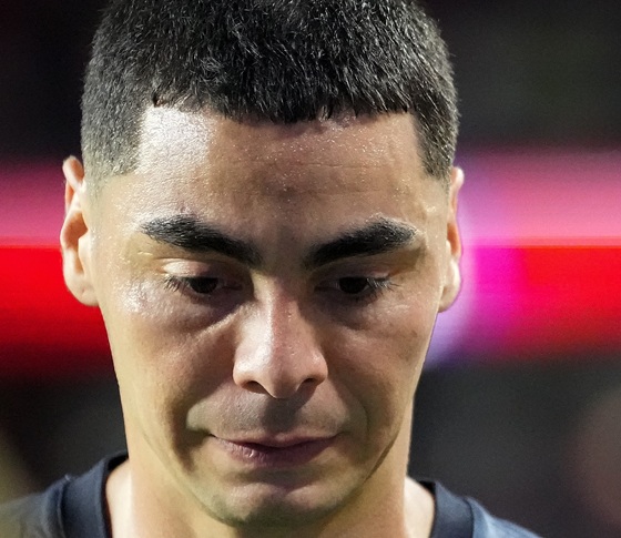Almiron becomes 1st player to be sent off under new rule as Paraguay beat Turkiye