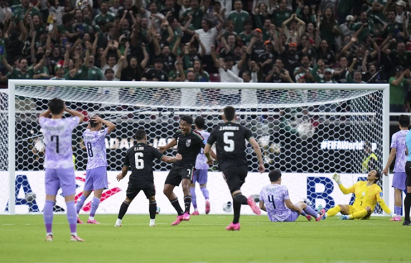 Romo fires Mexico into WC knockout phase Romo fires Mexico into WC knockout phase