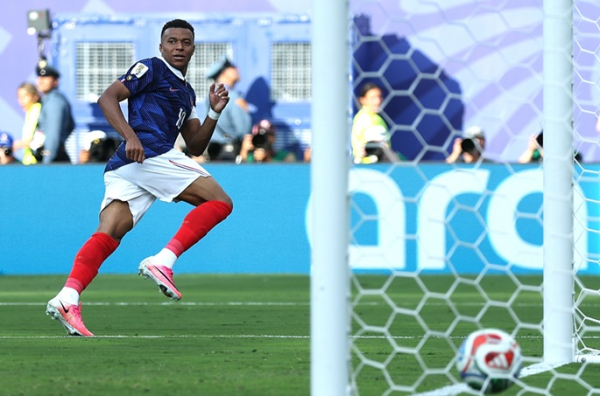 Mbappe brace fires France past Sweden into WC last 16 Mbappe brace fires France past Sweden into WC last 16