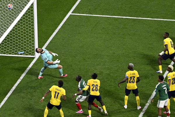 Mexico defeat Ecuador 2-0 to reach round of 16 Mexico defeat Ecuador 2-0 to reach round of 16