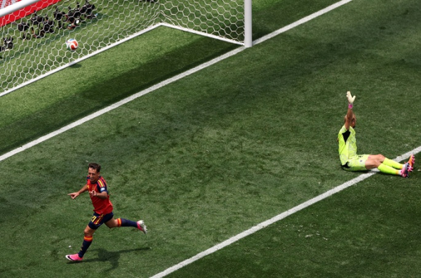 Oyarzabal double sends Spain into last 16 beating Austria Oyarzabal double sends Spain into last 16 beating Austria